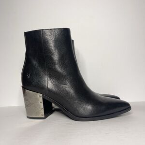 FRYE Flynn Omaha Black Leather Ankle Bootie Womens 8 M Metal Plate Short Boots
